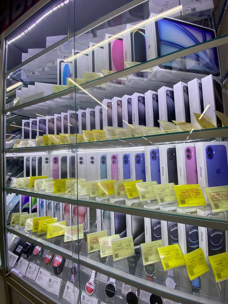 Apple iPhone 14/15 Series Smartphones - Retail Display Stock