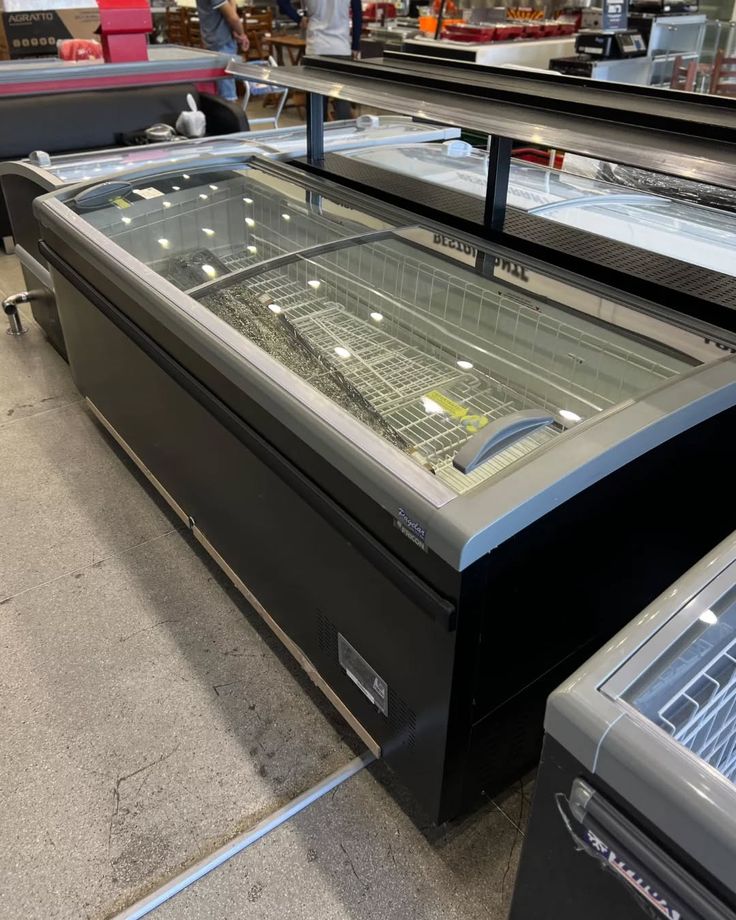 Fricon Horizontal Commercial Freezer - Glass Top Display