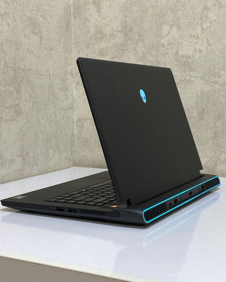 Dell Alienware m15 R6 Gaming Laptop